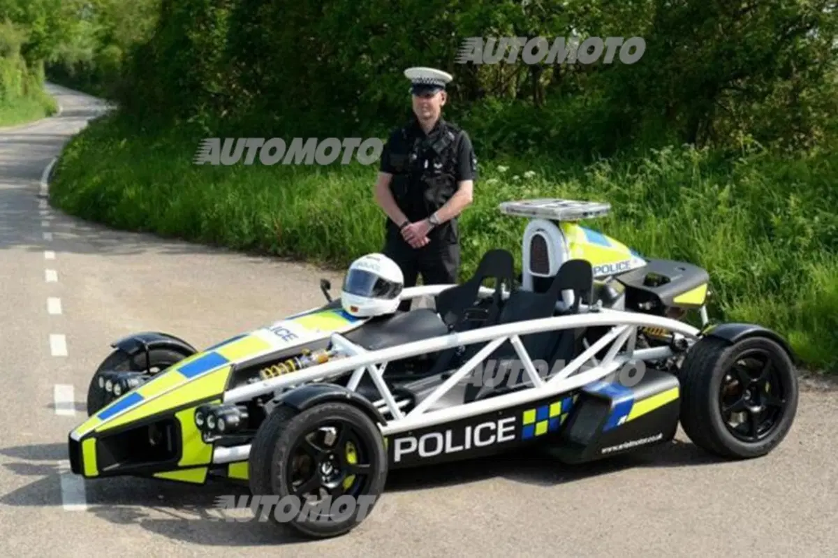 Arriva l'Ariel Atom della Polizia per la sicurezza dei motociclisti (4)