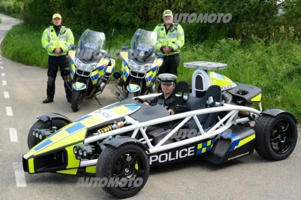 Arriva l'Ariel Atom della Polizia per la sicurezza dei motociclisti (5)
