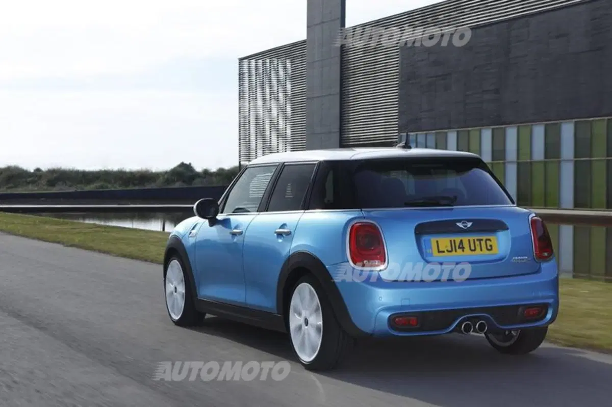 Nuova Mini: ecco la versione a 5 porte
