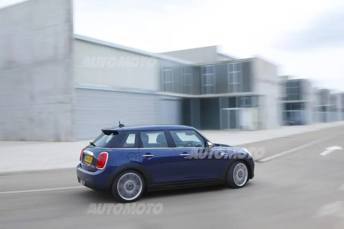 Nuova Mini: ecco la versione a 5 porte (6)