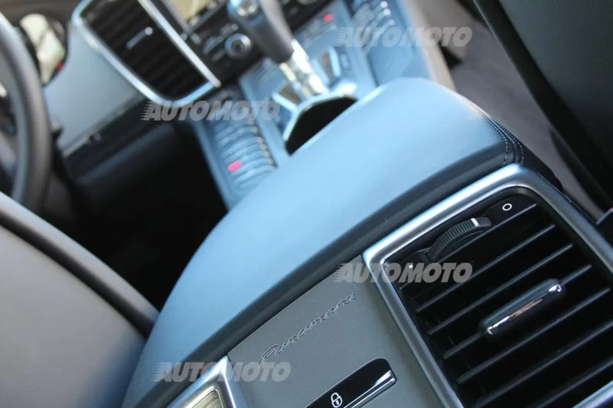 Porsche Panamera Turbo (44)