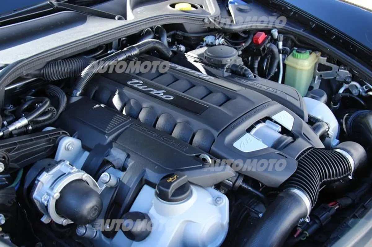 Porsche Panamera Turbo (66)