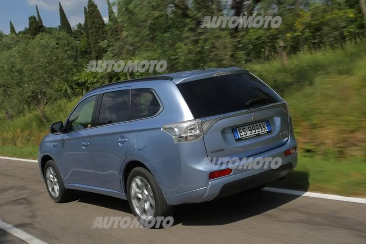 Mitsubishi Outlander PHEV (3)