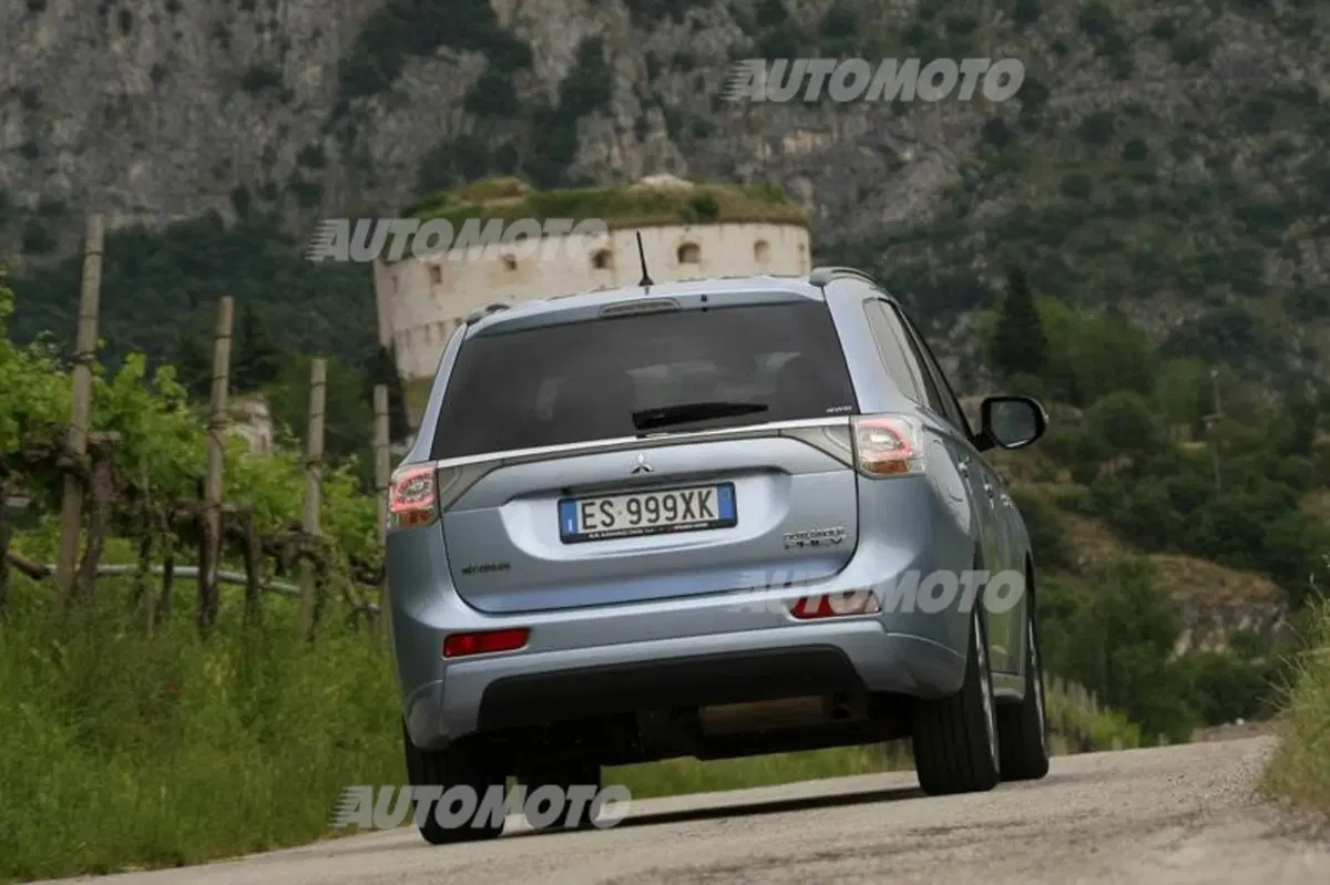 Mitsubishi Outlander PHEV (4)