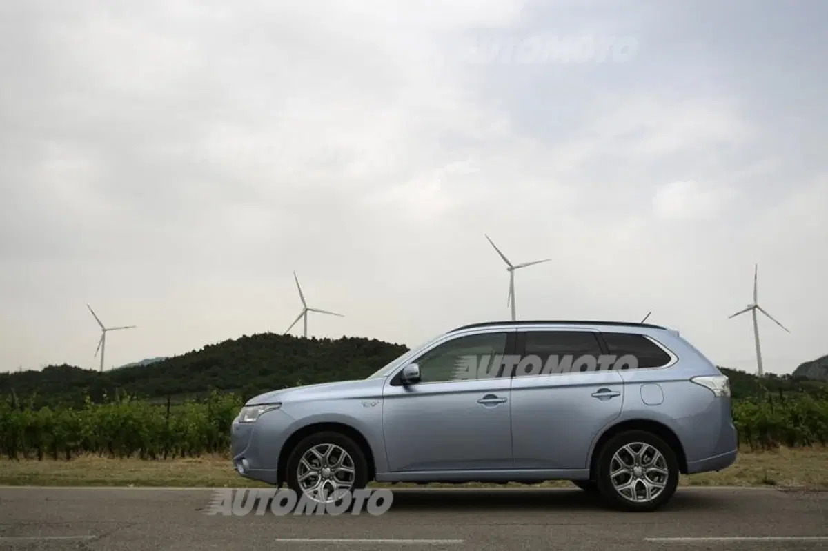 Mitsubishi Outlander PHEV (6)