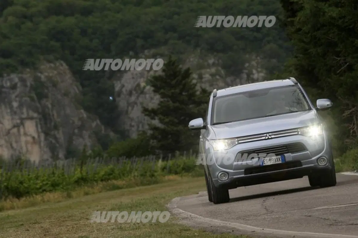 Mitsubishi Outlander PHEV (7)