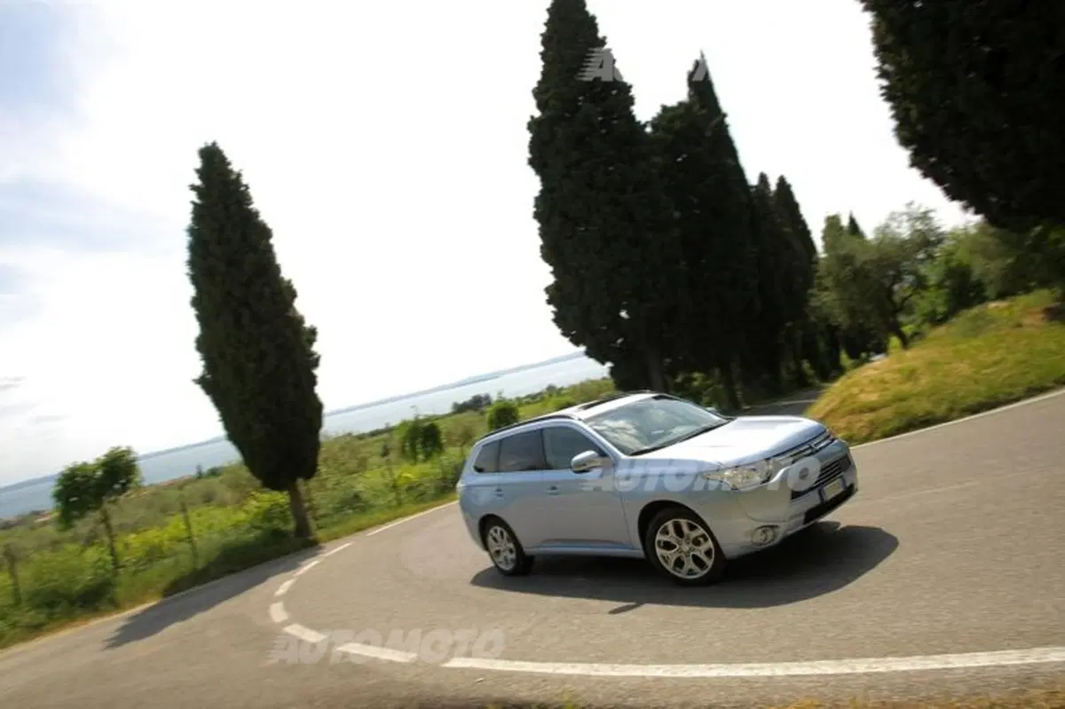 Mitsubishi Outlander PHEV (11)
