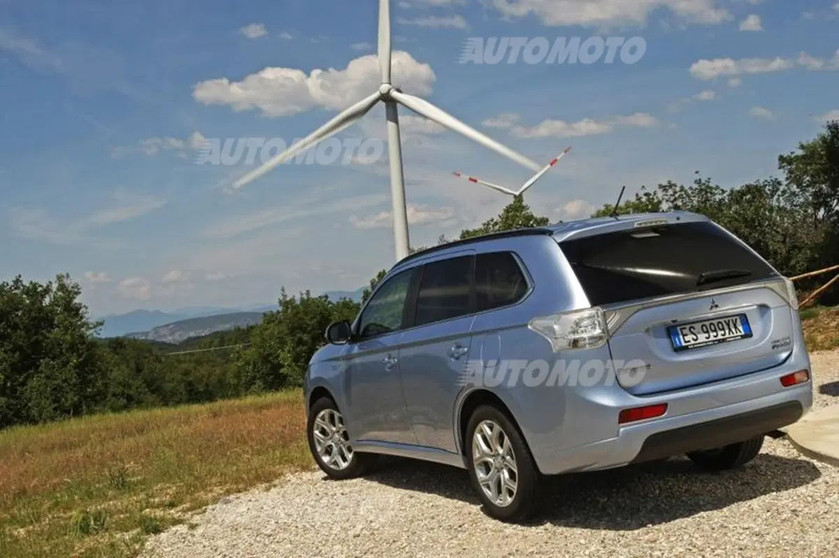 Mitsubishi Outlander PHEV (16)