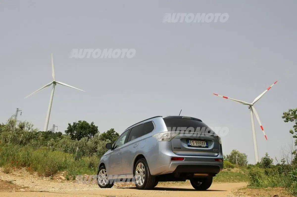 Mitsubishi Outlander PHEV (17)