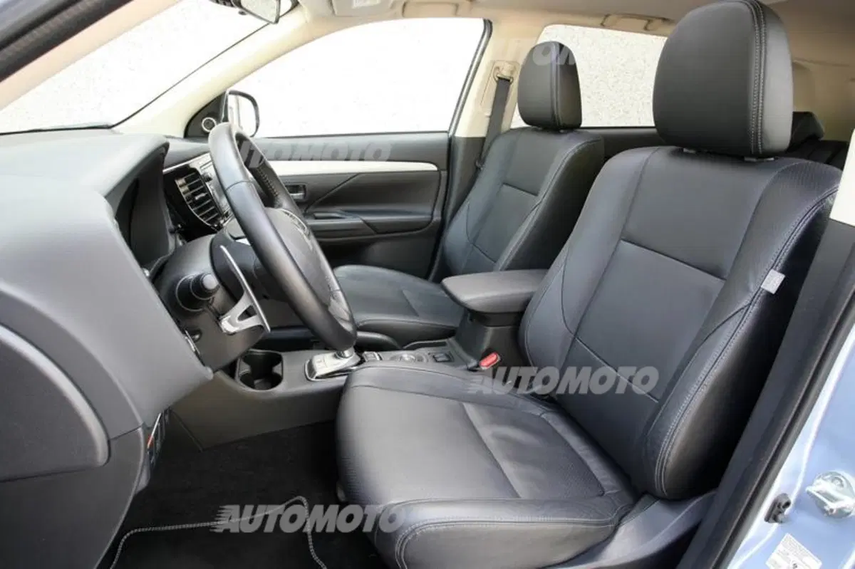 Mitsubishi Outlander PHEV (18)