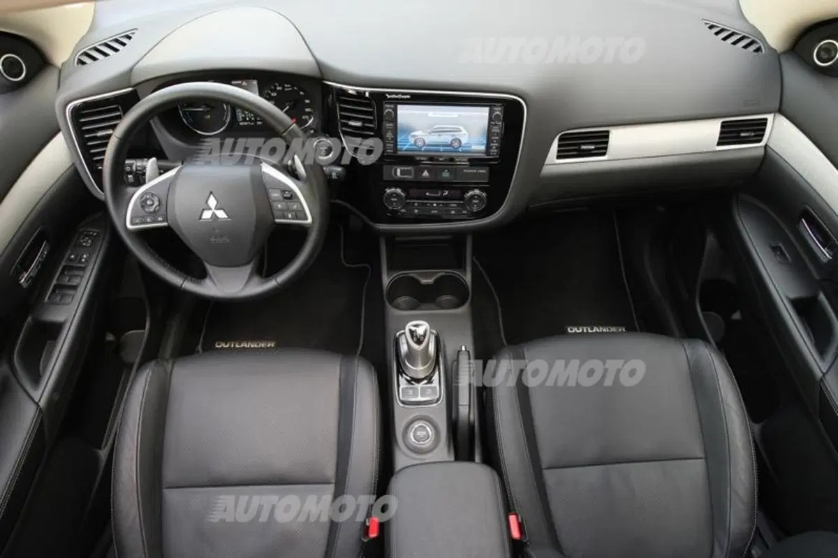 Mitsubishi Outlander PHEV (19)