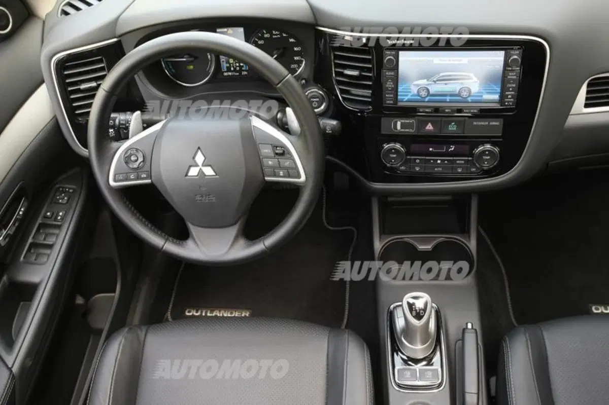 Mitsubishi Outlander PHEV (20)