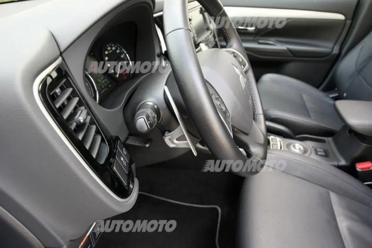 Mitsubishi Outlander PHEV (21)