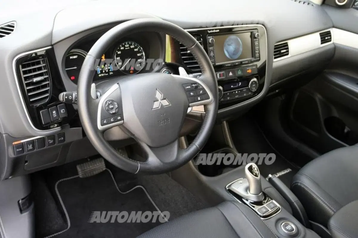 Mitsubishi Outlander PHEV (22)
