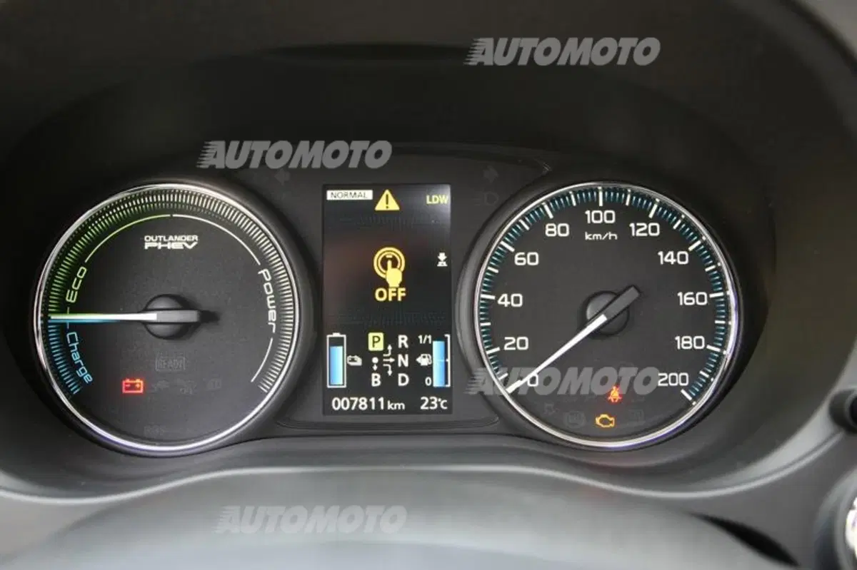 Mitsubishi Outlander PHEV (33)