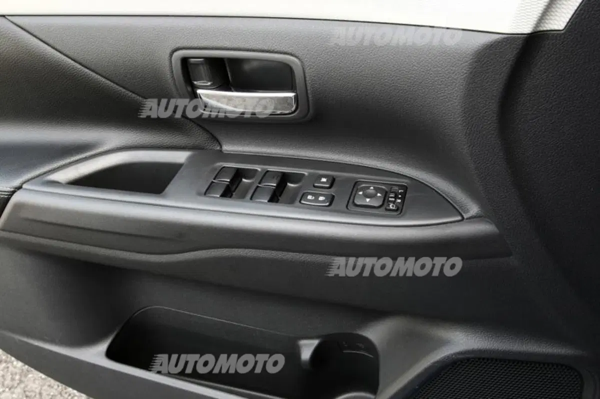 Mitsubishi Outlander PHEV (40)