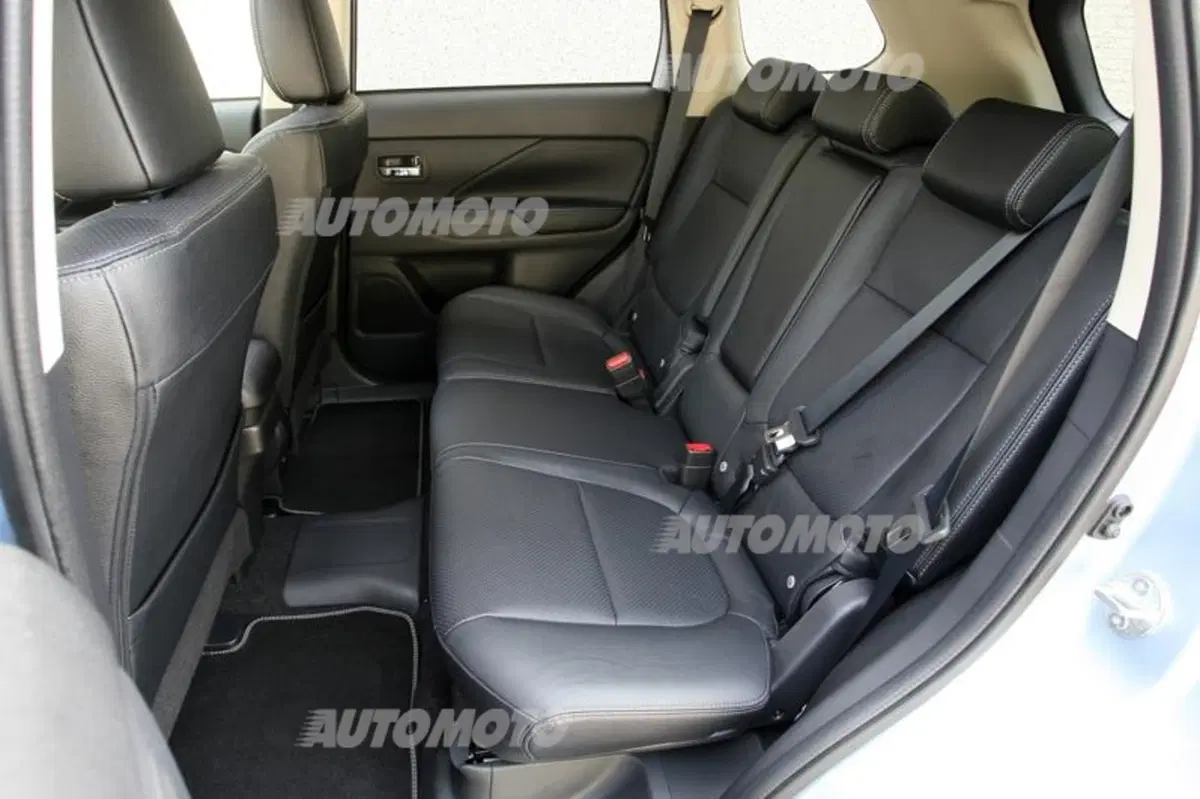 Mitsubishi Outlander PHEV (42)