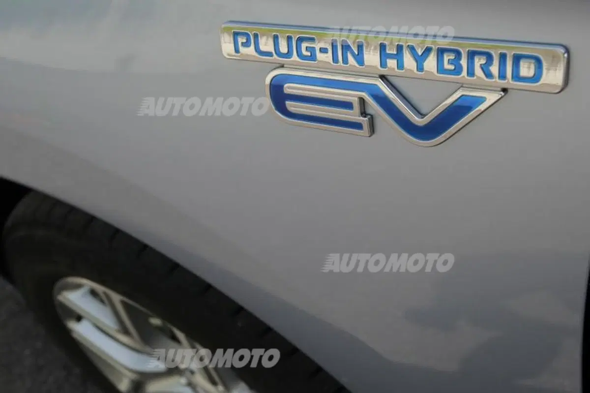 Mitsubishi Outlander PHEV (50)
