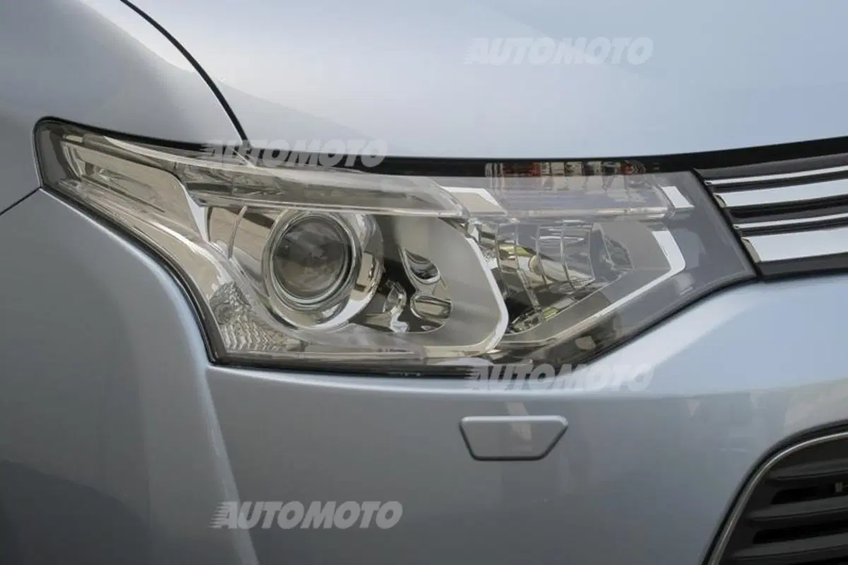 Mitsubishi Outlander PHEV (52)
