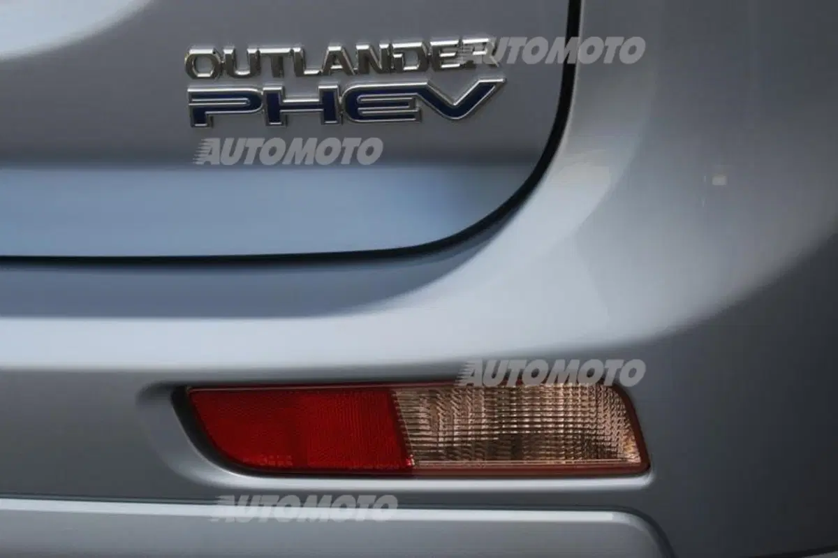 Mitsubishi Outlander PHEV (59)