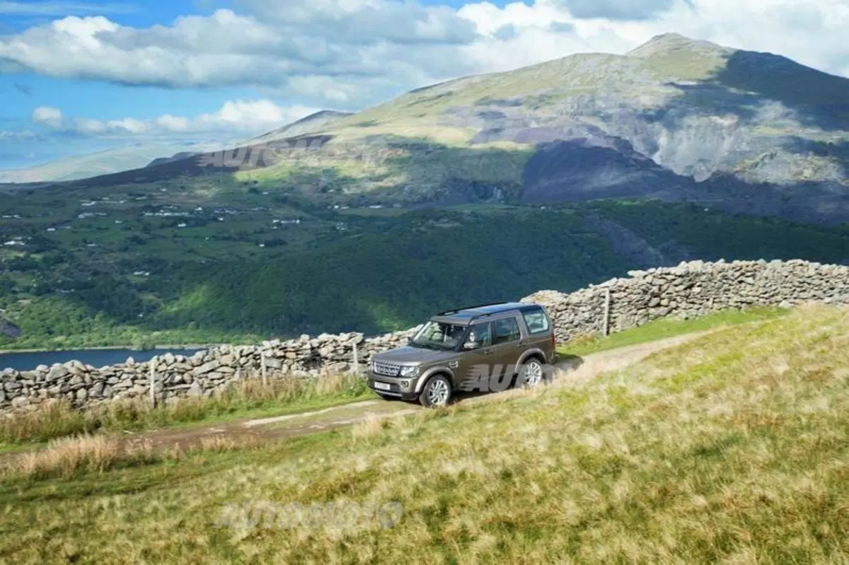 Land Rover Discovery 2015: lievi ritocchi per diventare ancora più raffinata (8)