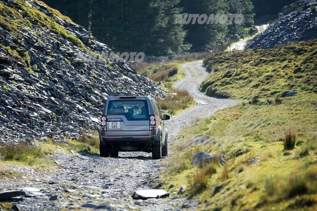 Land Rover Discovery 2015: lievi ritocchi per diventare ancora più raffinata (9)