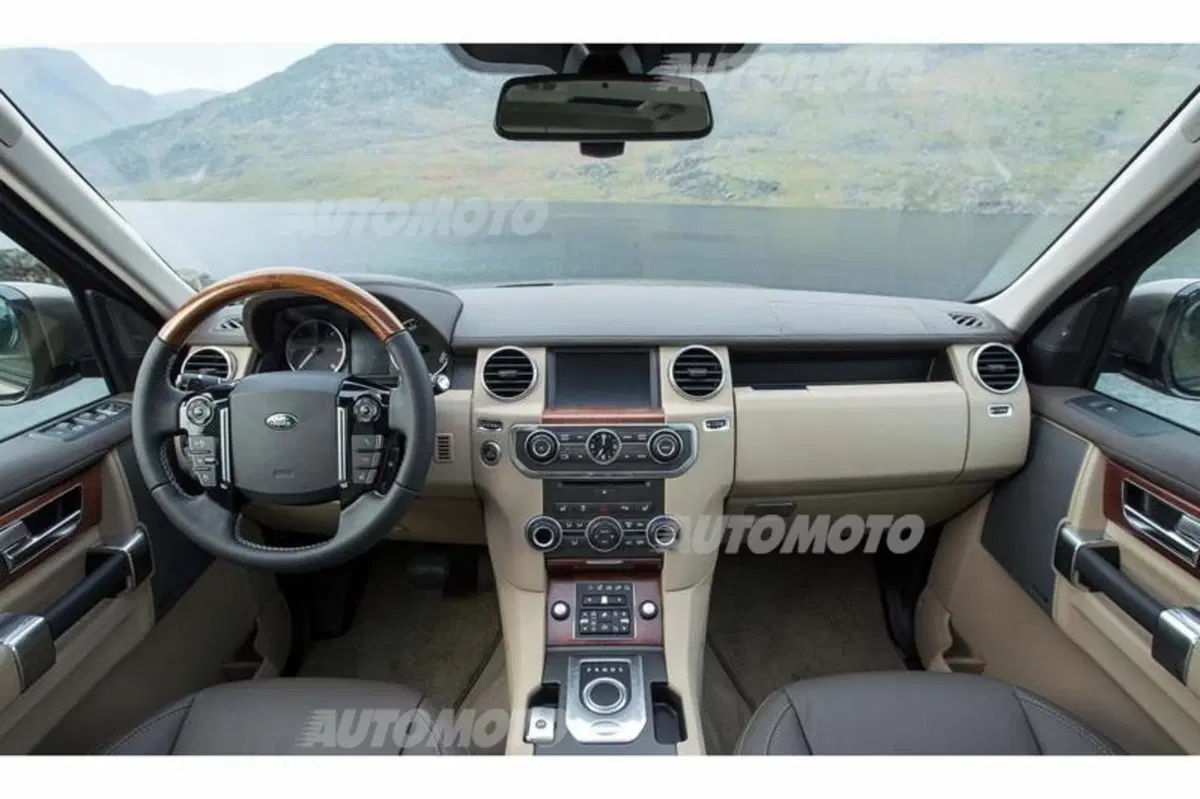 Land Rover Discovery 2015: lievi ritocchi per diventare ancora più raffinata (13)