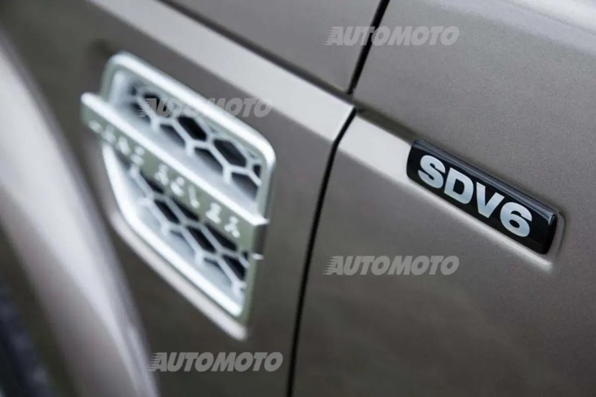 Land Rover Discovery 2015: lievi ritocchi per diventare ancora più raffinata (20)