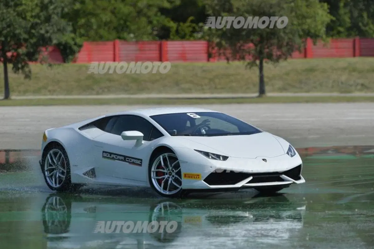 Accademia Lamborghini: a lezione di guida con Huracán e Aventador (5)