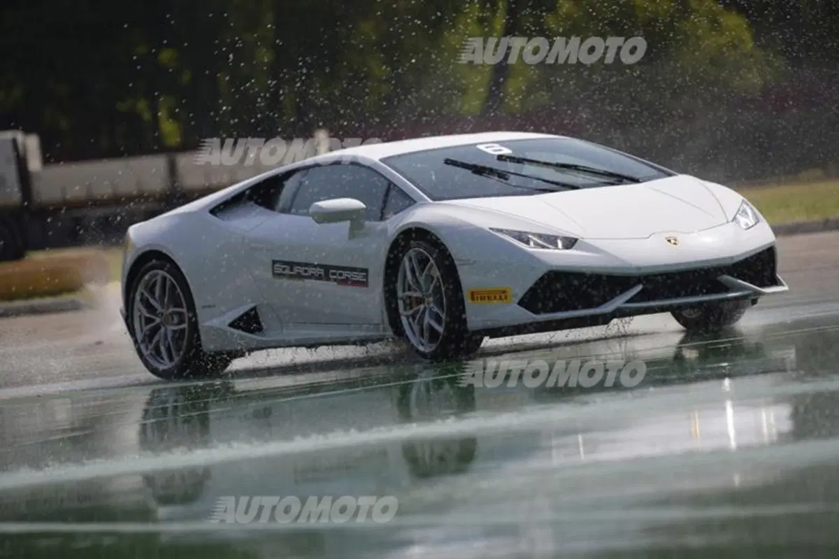 Accademia Lamborghini: a lezione di guida con Huracán e Aventador (22)
