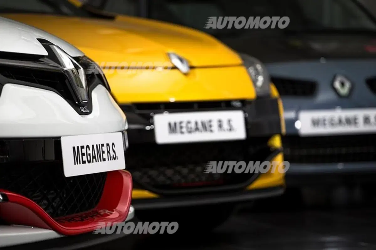 Renault Mégane RS 275 Trophy-R: nuovo, incredibile record al Nürburgring (18)