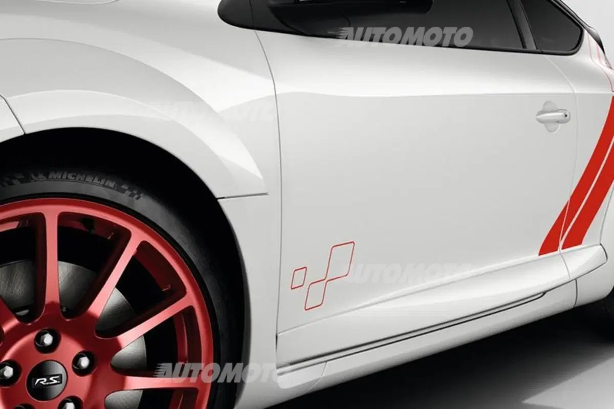 Renault Mégane RS 275 Trophy-R: nuovo, incredibile record al Nürburgring (31)