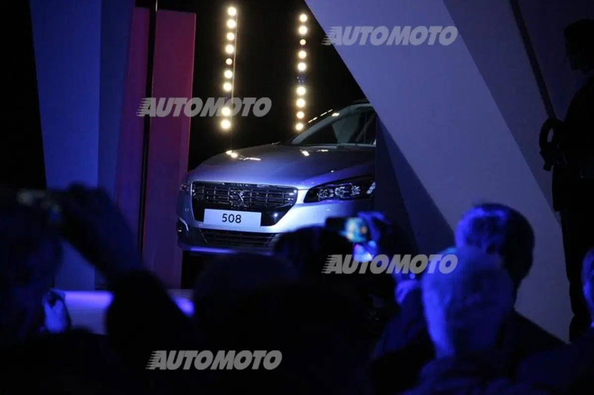 Peugeot 508 restyling: nuovi motori e look in salsa led (28)