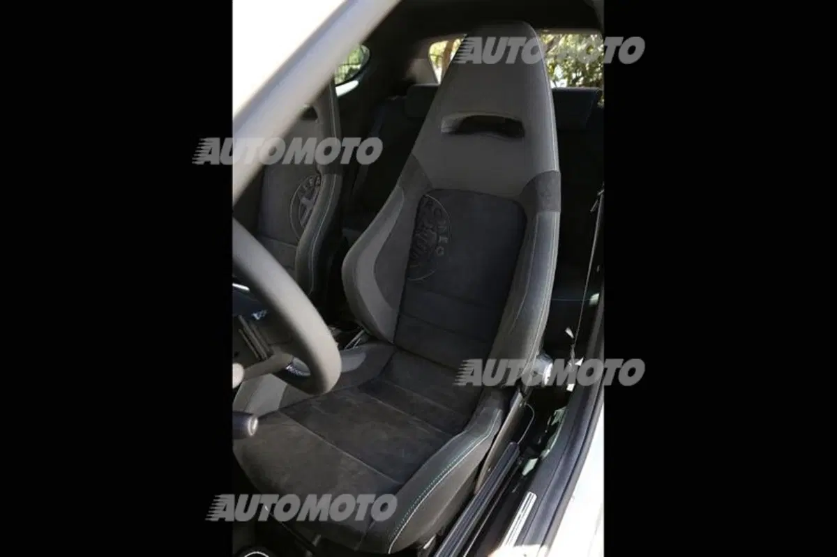 Alfa Romeo MiTo Quadrifoglio Verde (32)