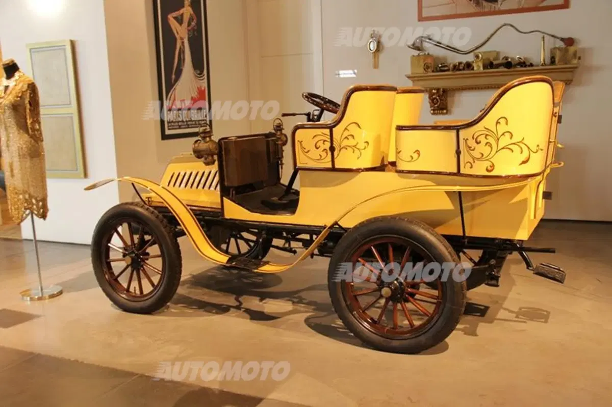 Museo dell'Automobile di Malaga: quando auto e arte si fondono (4)