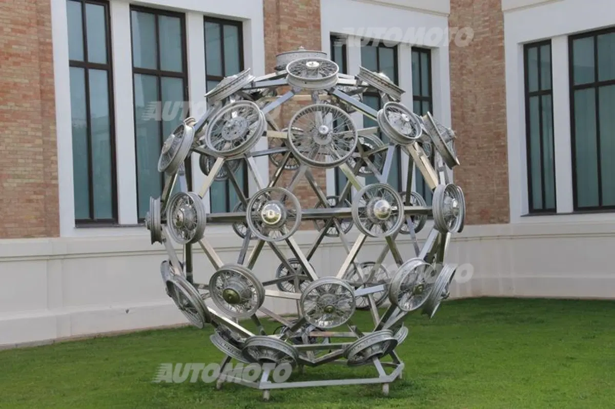 Museo dell'Automobile di Malaga: quando auto e arte si fondono (7)