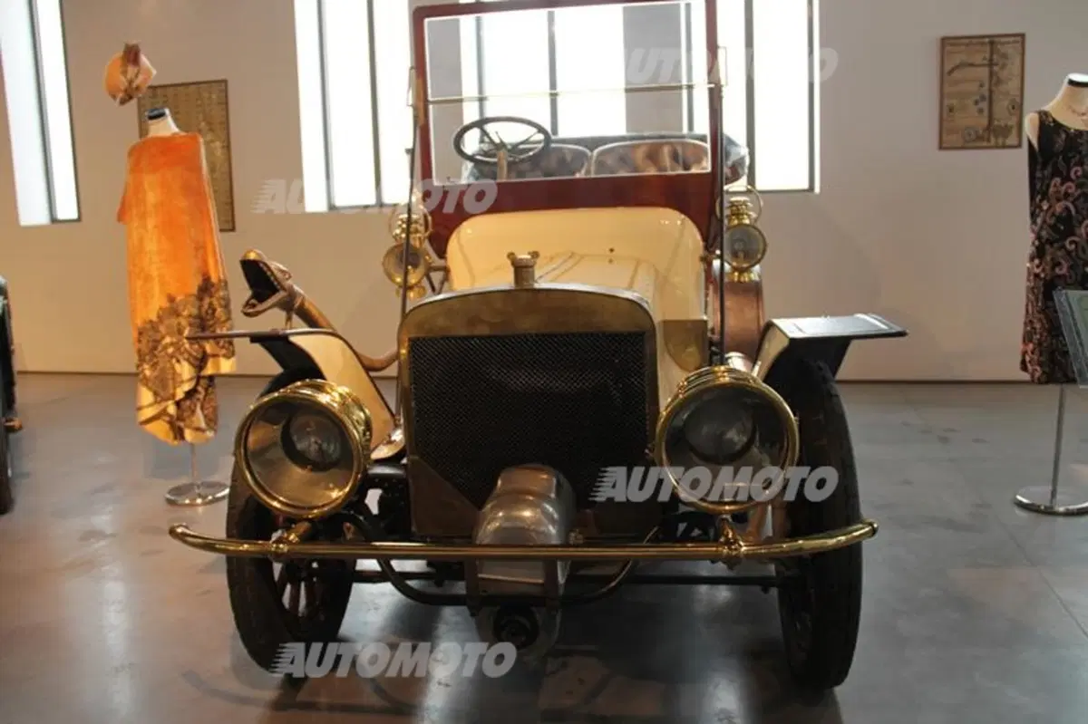 Museo dell'Automobile di Malaga: quando auto e arte si fondono (8)