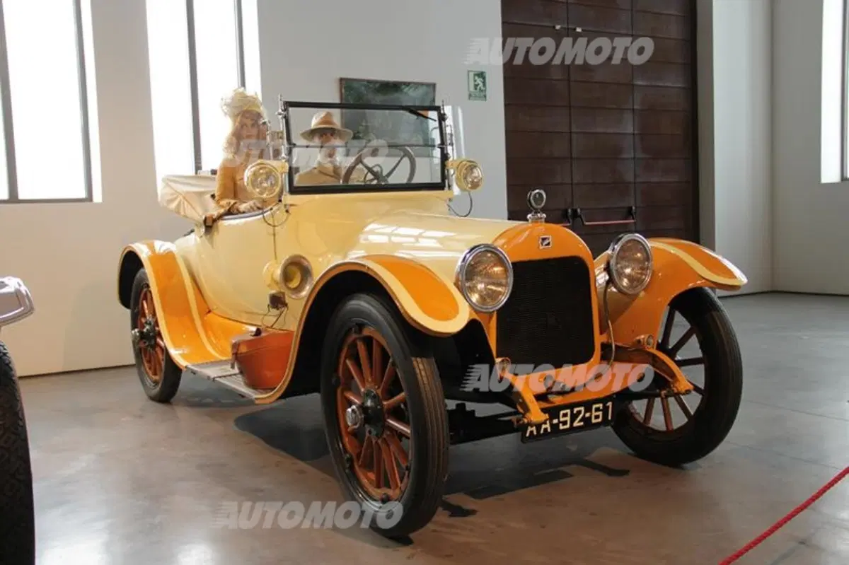 Museo dell'Automobile di Malaga: quando auto e arte si fondono (10)