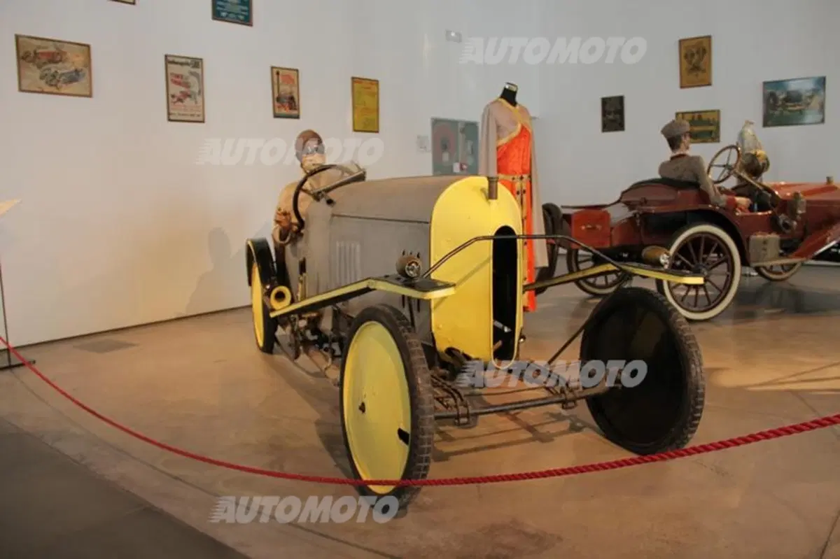 Museo dell'Automobile di Malaga: quando auto e arte si fondono (12)