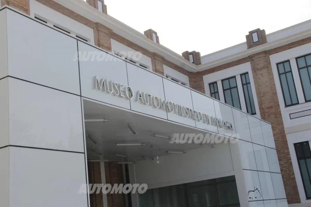 Museo dell'Automobile di Malaga: quando auto e arte si fondono (13)