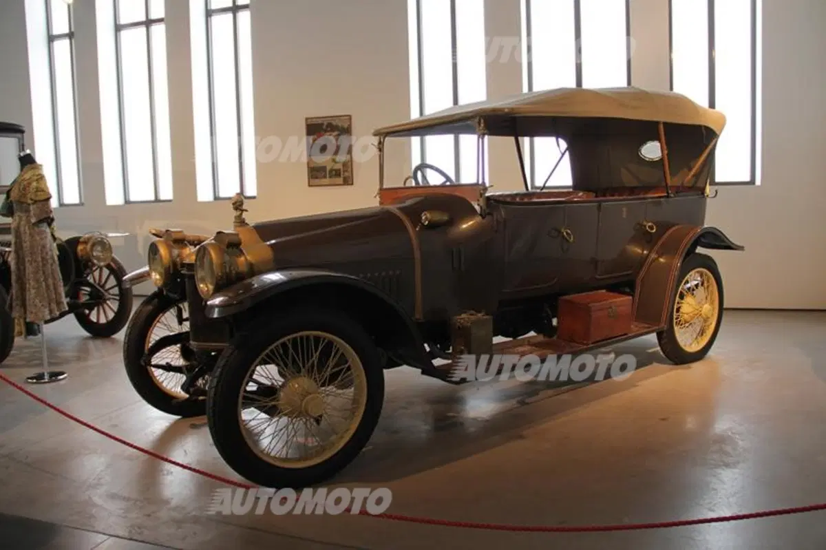 Museo dell'Automobile di Malaga: quando auto e arte si fondono (15)