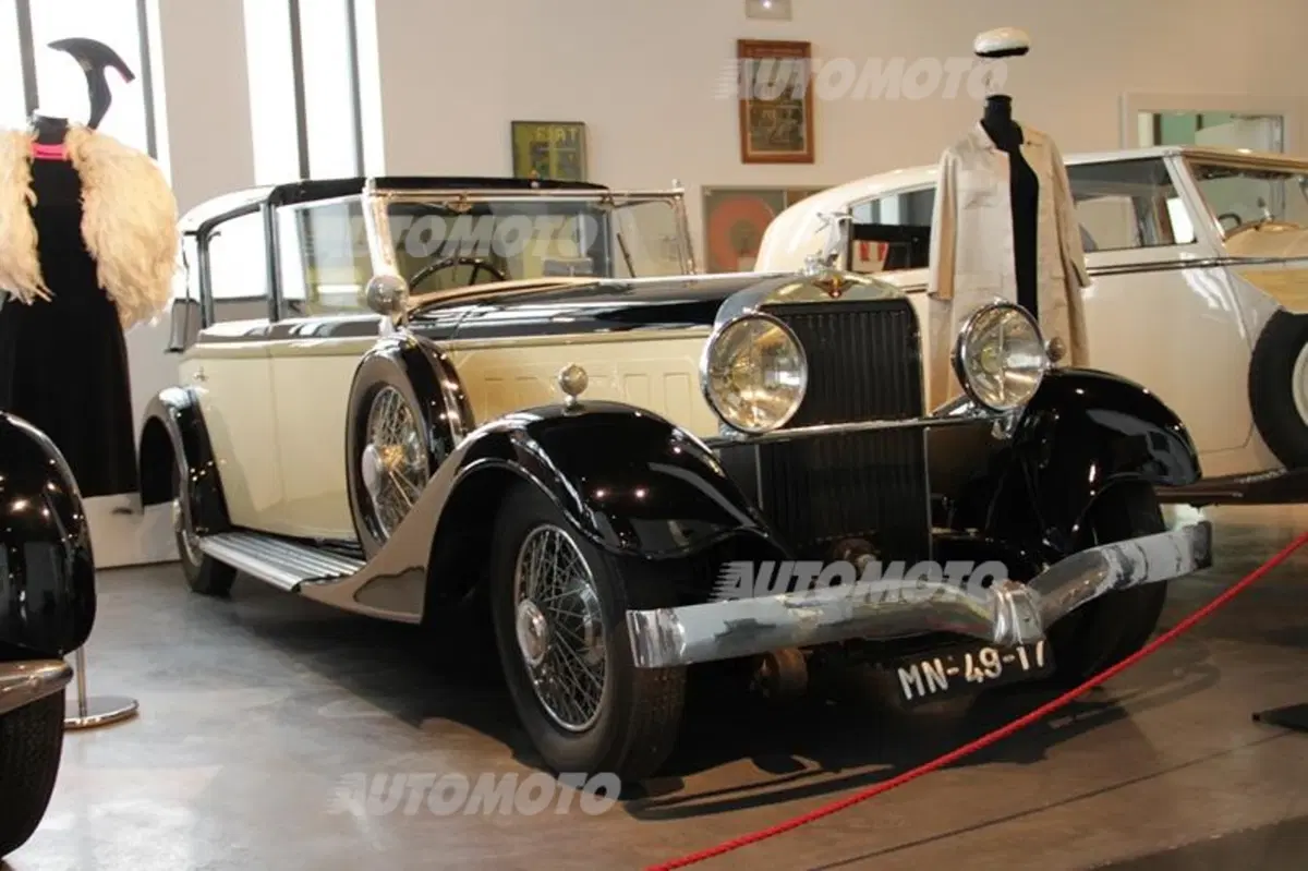 Museo dell'Automobile di Malaga: quando auto e arte si fondono (19)