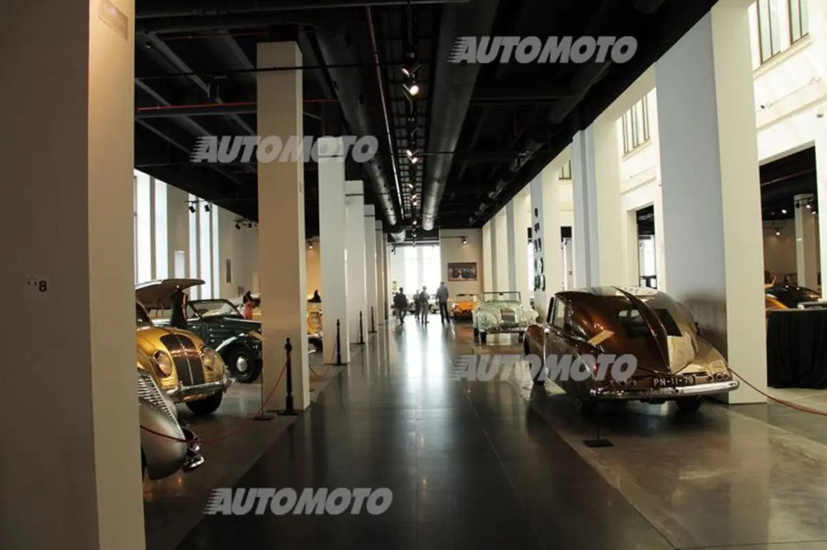 Museo dell'Automobile di Malaga: quando auto e arte si fondono (39)