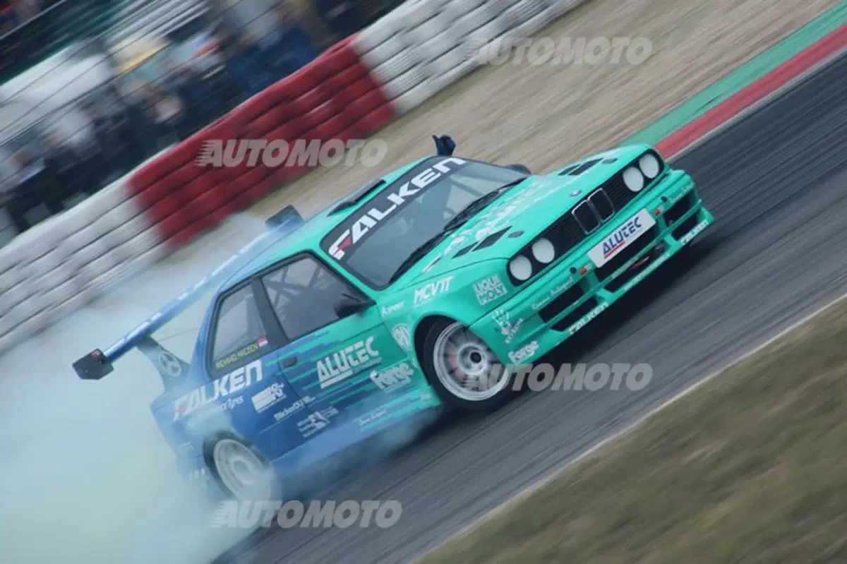 24 Ore del Nürburgring: scaldiamo i muscoli (e le gomme) con il Falken Drift Team
