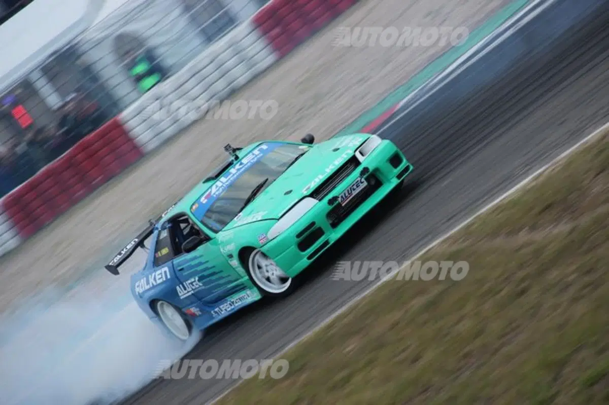 24 Ore del Nürburgring: scaldiamo i muscoli (e le gomme) con il Falken Drift Team (2)