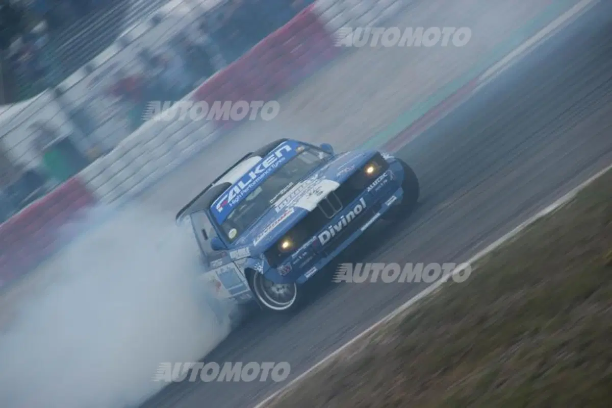 24 Ore del Nürburgring: scaldiamo i muscoli (e le gomme) con il Falken Drift Team (3)