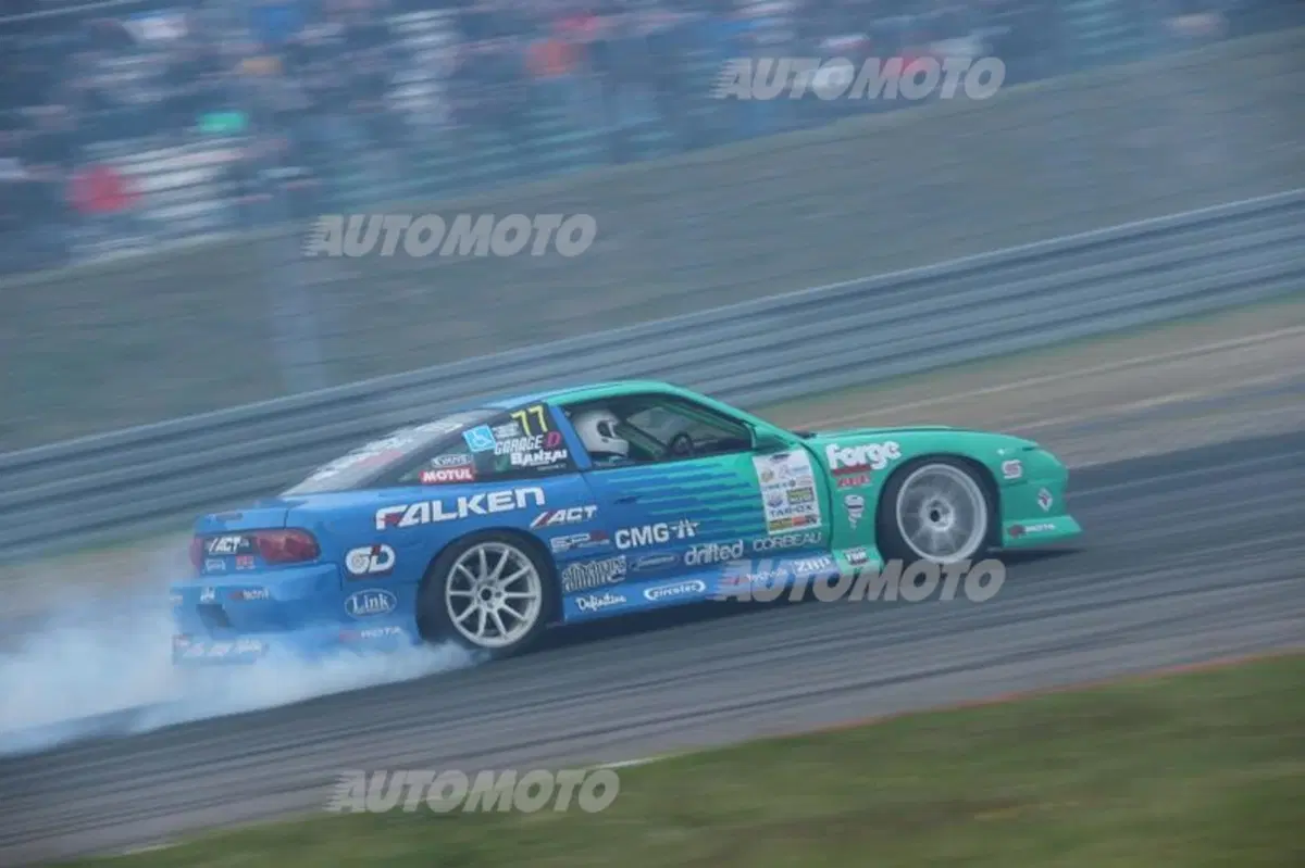 24 Ore del Nürburgring: scaldiamo i muscoli (e le gomme) con il Falken Drift Team (11)