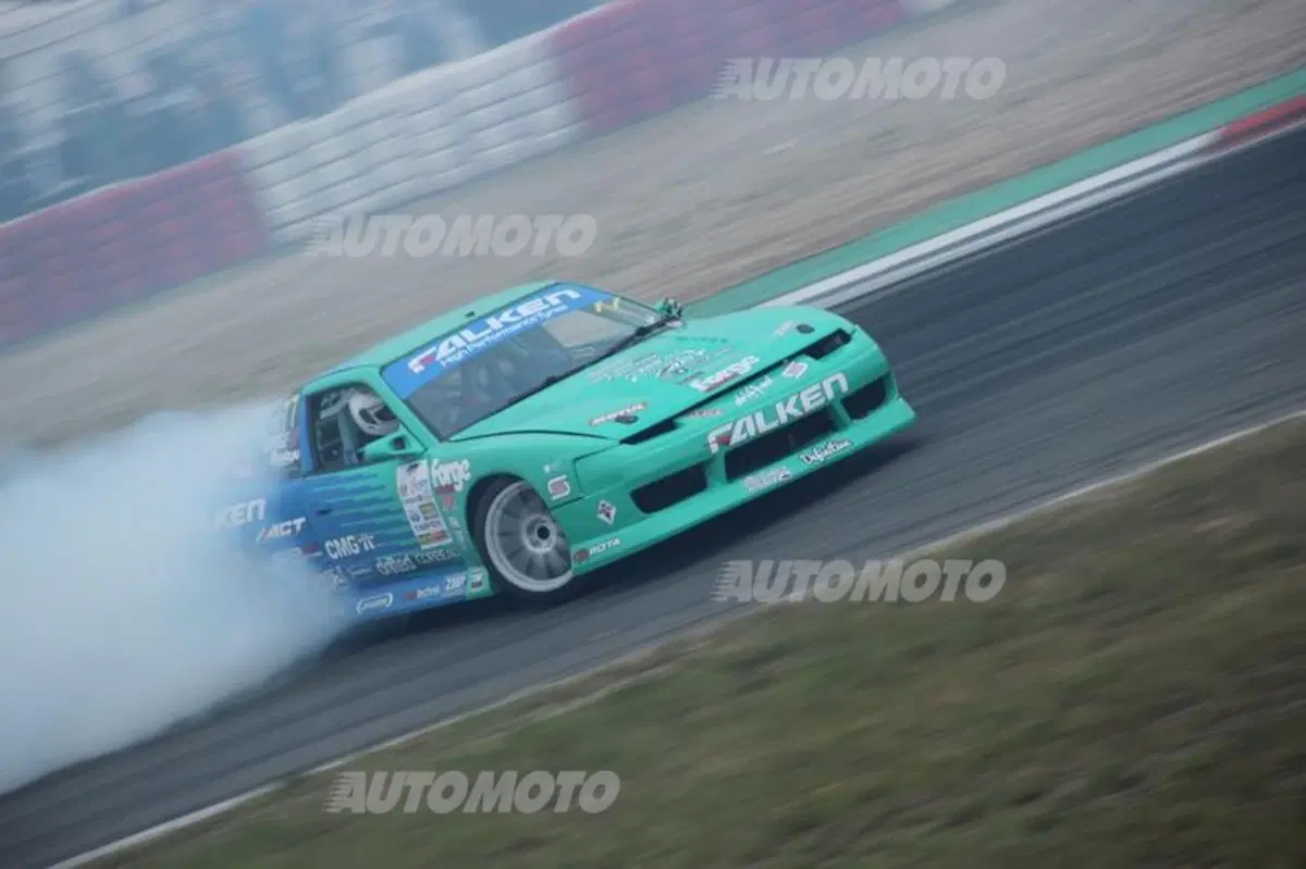 24 Ore del Nürburgring: scaldiamo i muscoli (e le gomme) con il Falken Drift Team (13)