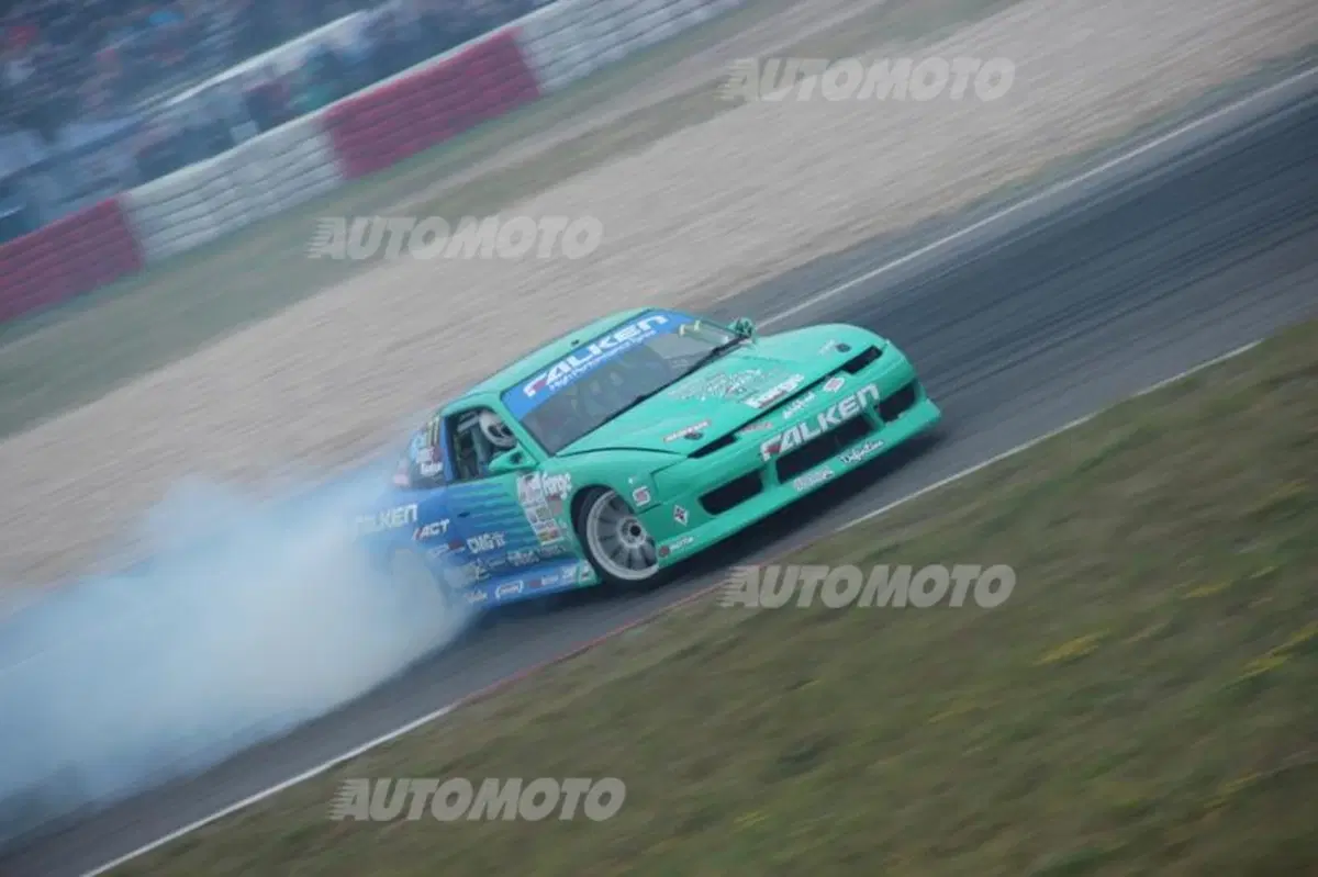 24 Ore del Nürburgring: scaldiamo i muscoli (e le gomme) con il Falken Drift Team (19)