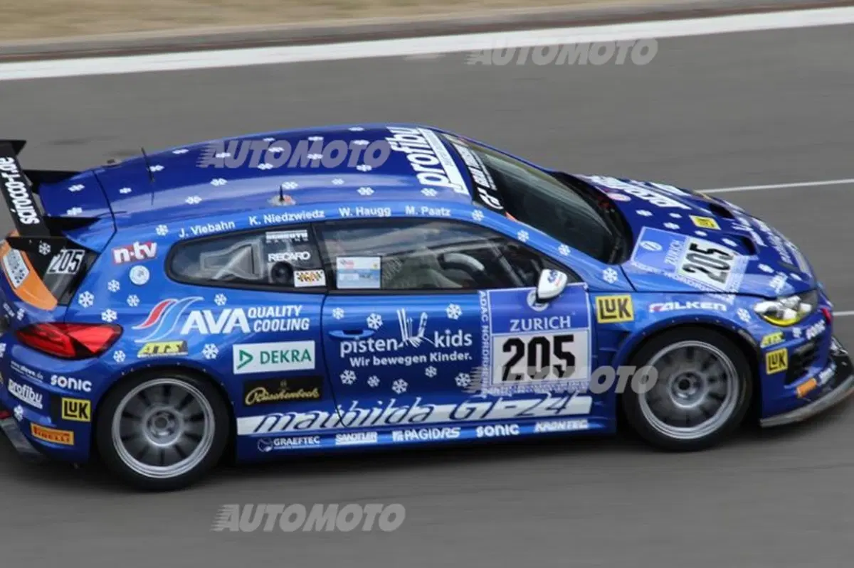 Tutte le auto della 24 Ore del Nürburgring: dalla McLaren MP4 alla... Opel Manta! (8)